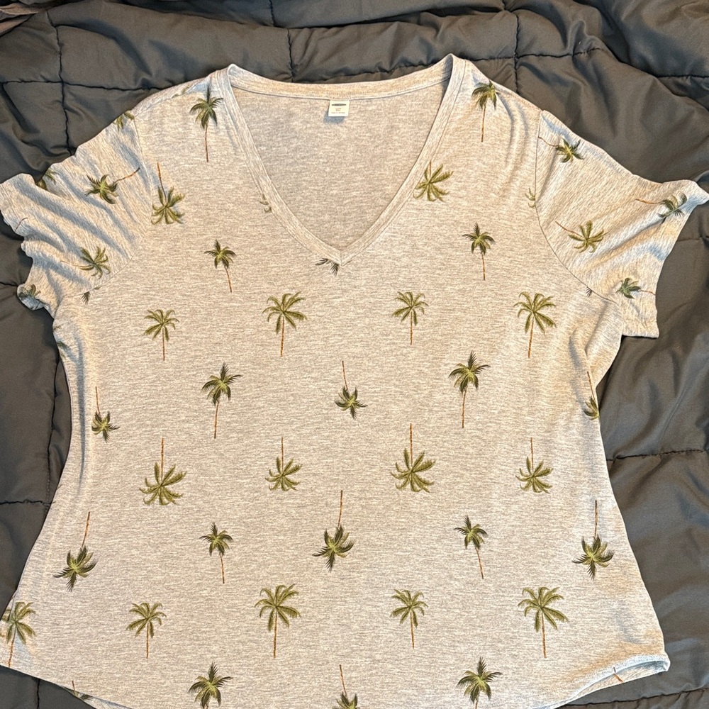 Old Navy Gray Palm Tree Print V-Neck Tee